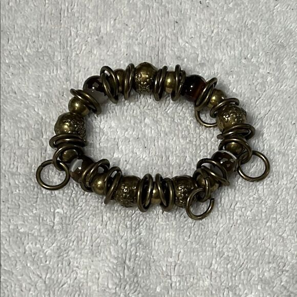 Elegant Gold-Toned Bracelet - Picture 1 of 3